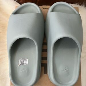 YEEZY Slides
